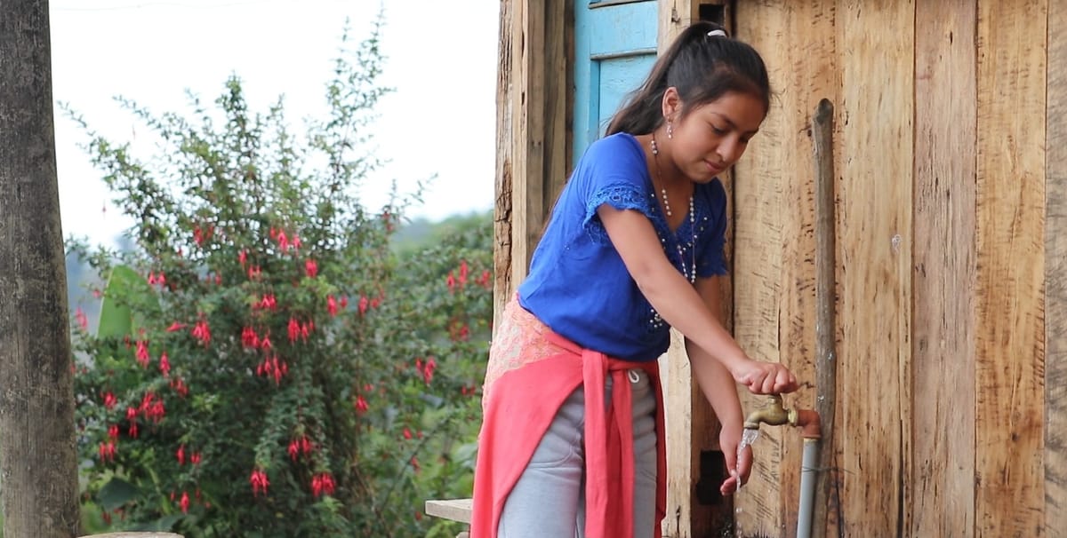 El agua en cifras: cuánto cuesta, quiénes la consumen más