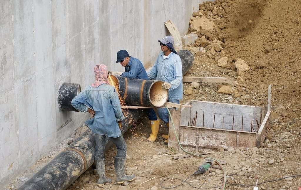 Contraloría detecta fallas en obras de agua potable en 17 provincias