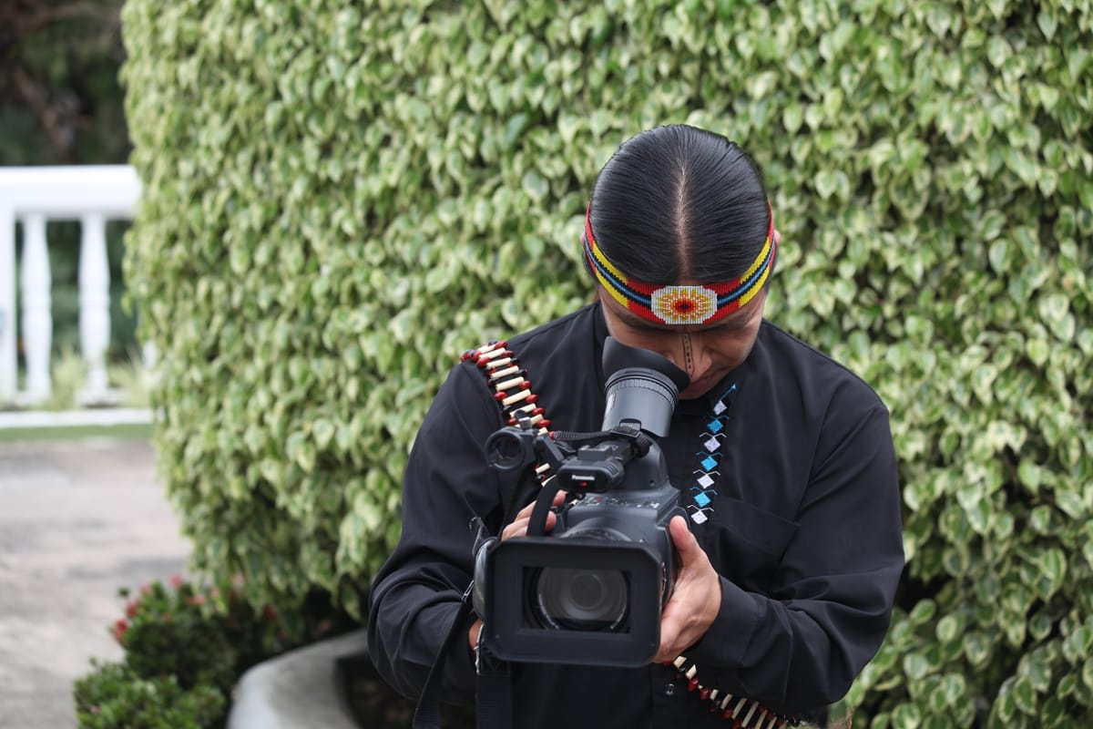 Eriberto Gualinga protege la selva y sus memorias con sus documentales