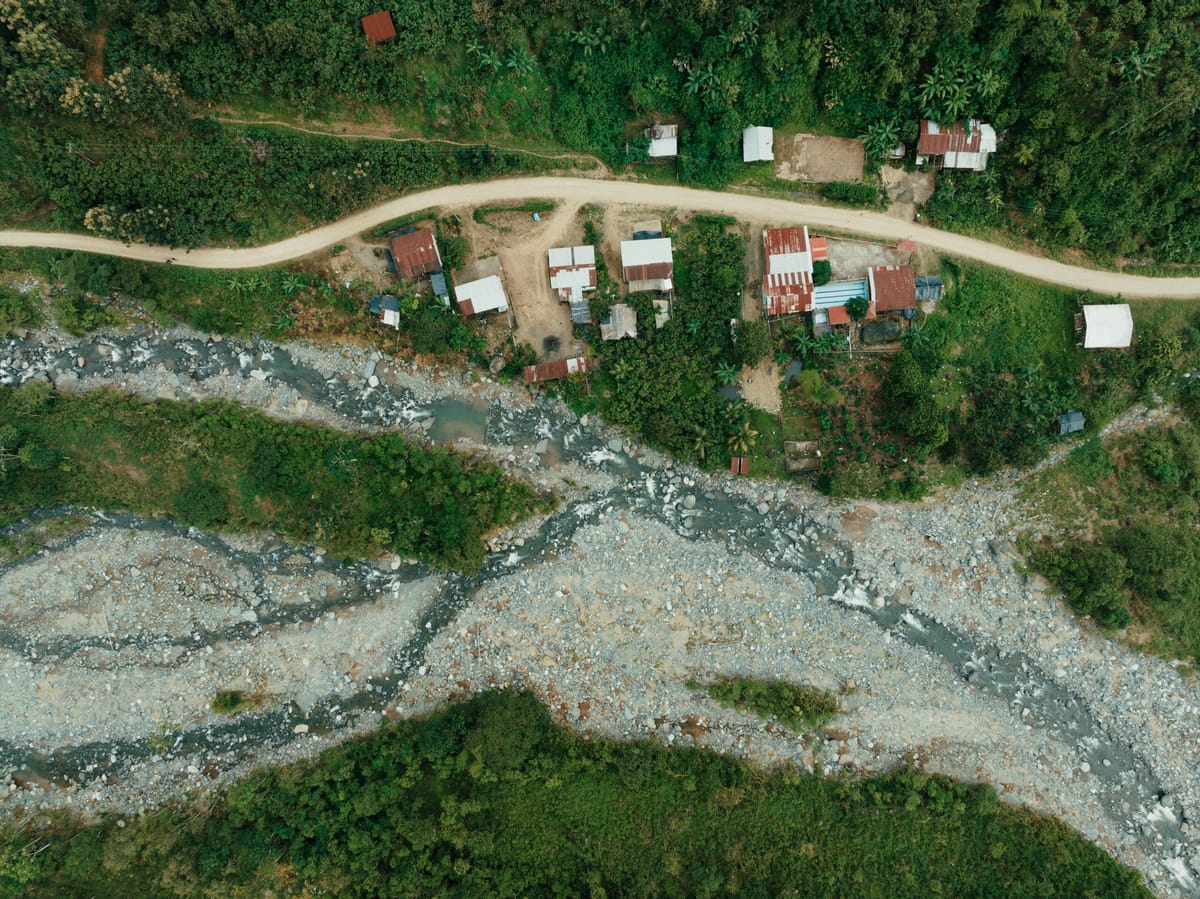 Comunidades ribereñas de Ecuador sufren los impactos de las hidroeléctricas