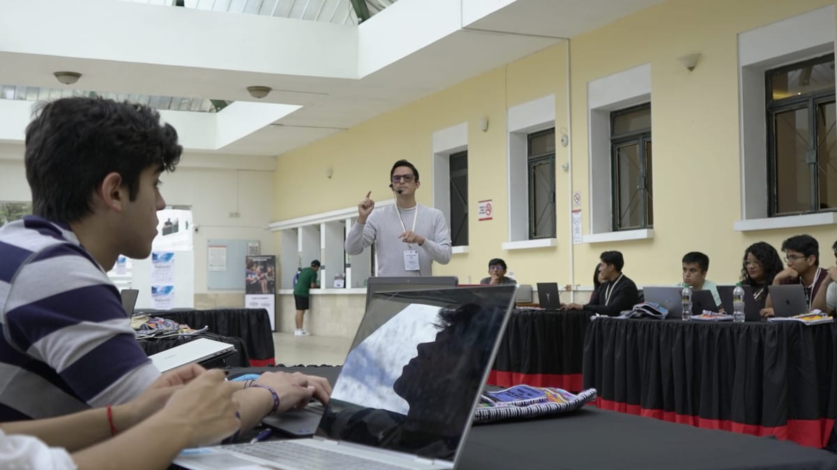 El REDNI Data Challenge empezó: equipos proponen soluciones contra la DCI en Ecuador