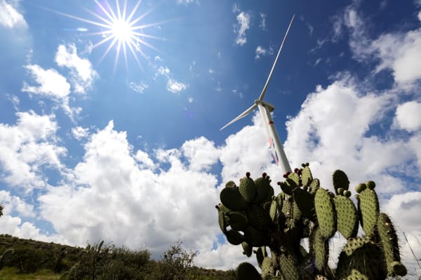 Infraestructura y alta demanda frenan cambio energético en México