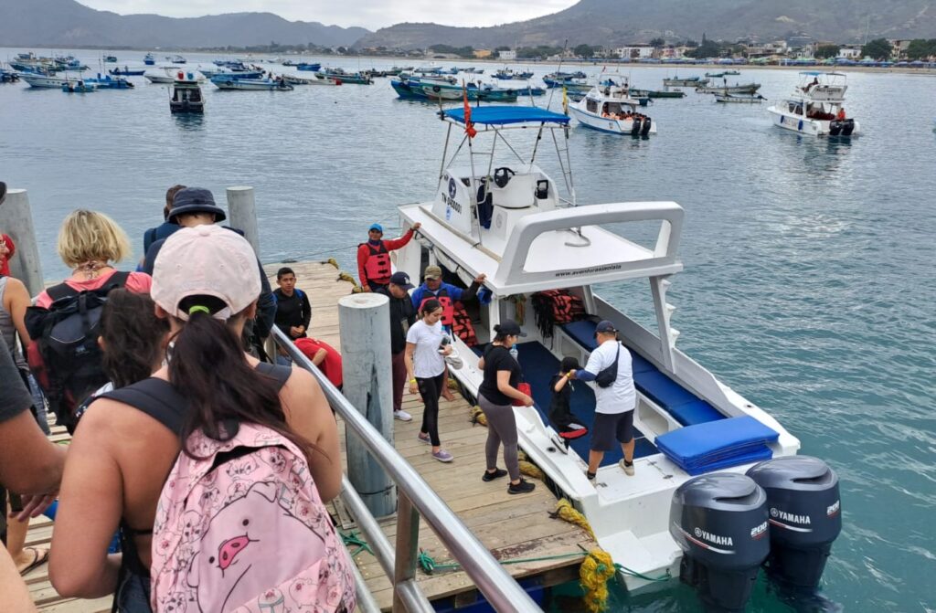 Turistas en Puerto López, Manabí