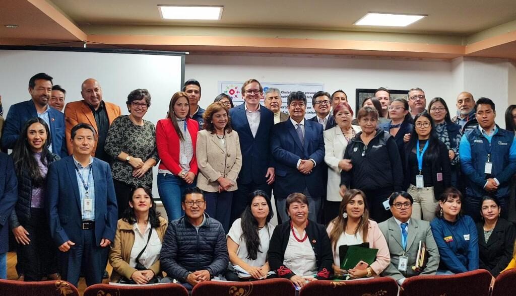 En Riobamba se presentó la iniciativa S.O.S. Chimborazo, Mesa Ciudadana para prevenir la Desnutrición Crónica Infantil.