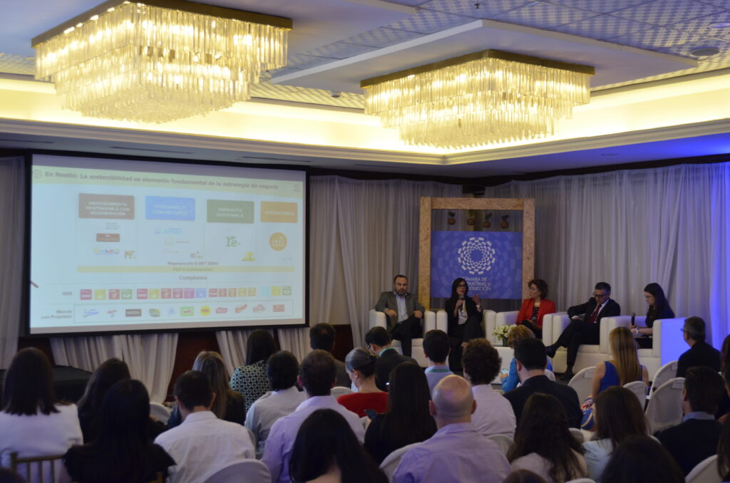 Panel 'Liderando el desarrollo de valor compartido empresarial en Ecuador’