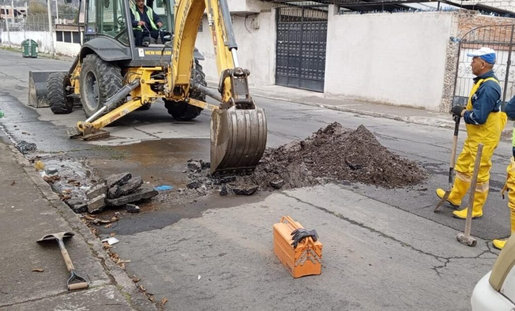 Reparación de tuberías con fugas Riobamba (2)