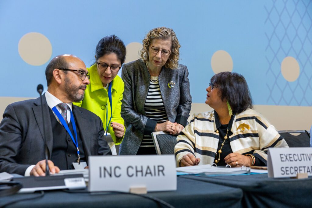cuarta ronda de las negociaciones para la firma de un tratado de la ONU sobre contaminación plástica