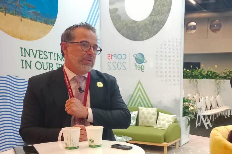 El ministro Gustavo Manrique en una entrevista con Youtopía Ecuador.