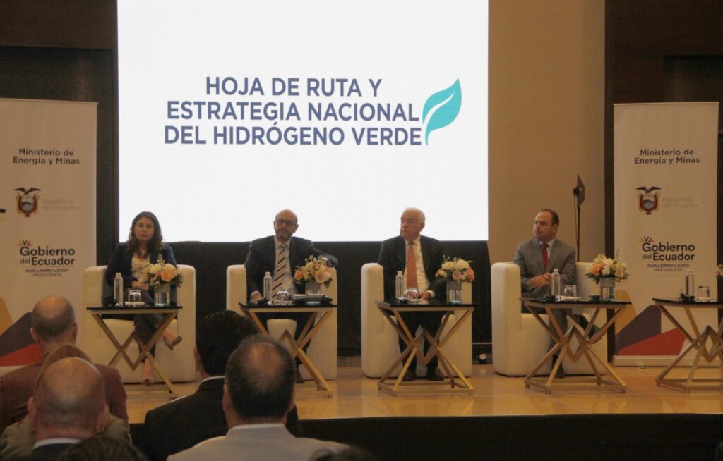 La hoja de ruta del hidrógeno verde en Ecuador fue presentada el 19 de julio del 2023, en Quito. Foto: Ministerio de Energía y MInas